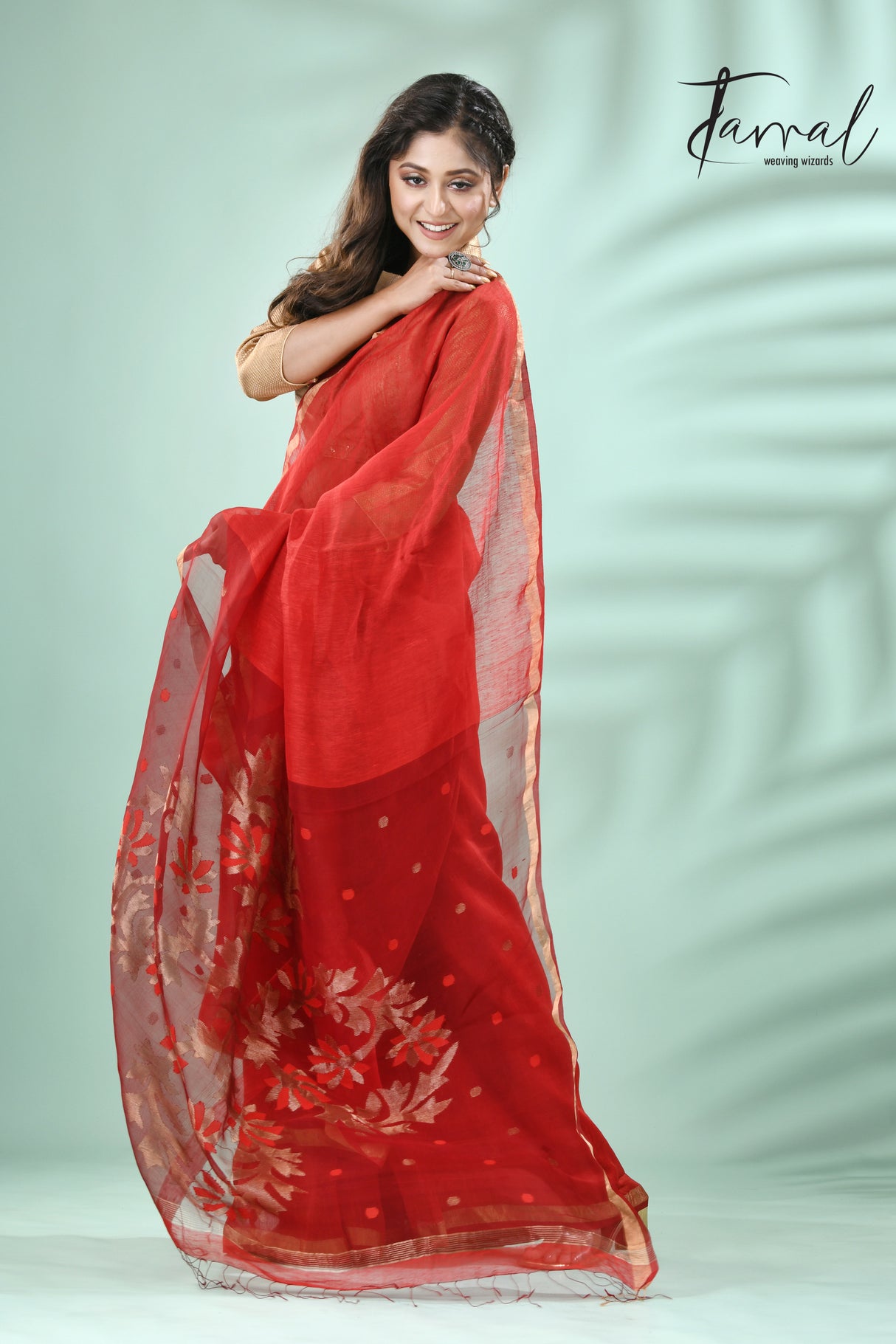 Red with zari border silk linen thoka floral pallu handwoven jamdani saree - Tamal Boutique