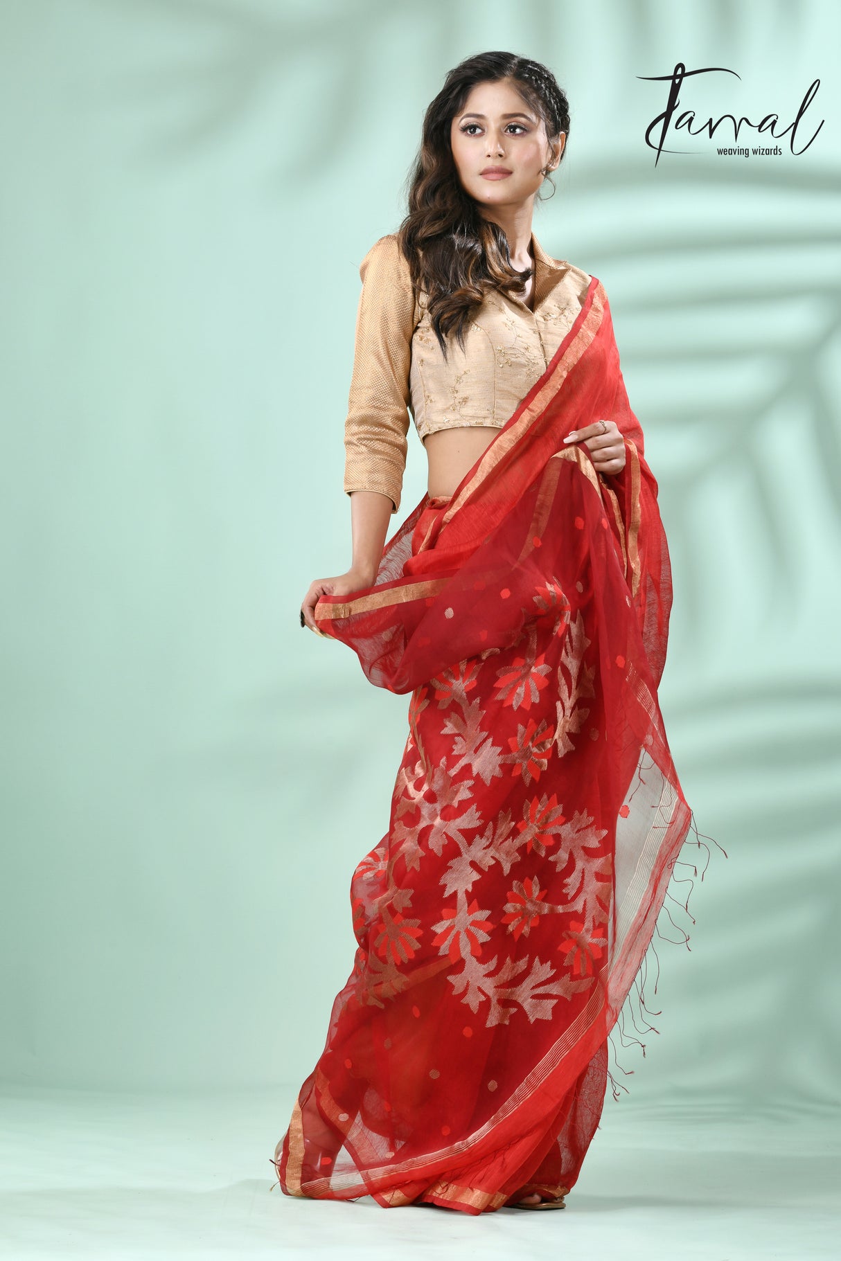 Red with zari border silk linen thoka floral pallu handwoven jamdani saree - Tamal Boutique