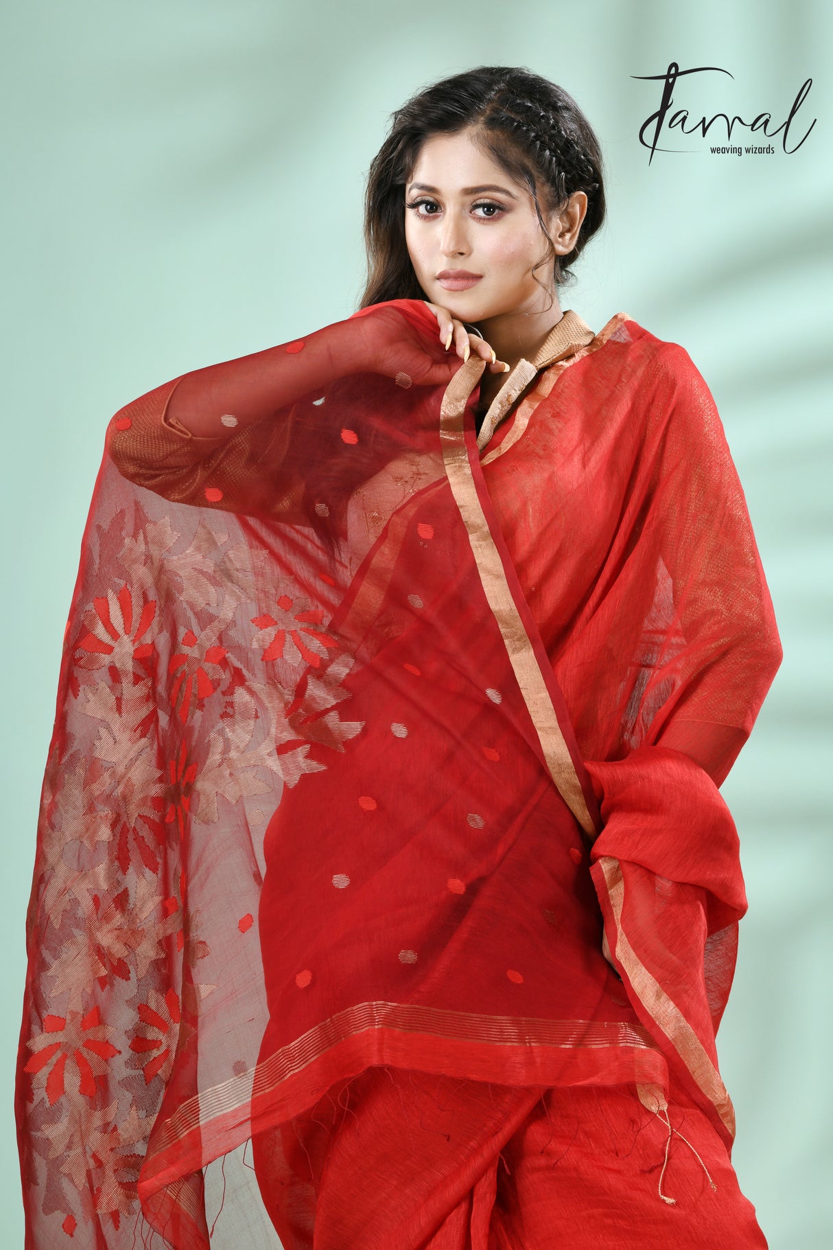 Red with zari border silk linen thoka floral pallu handwoven jamdani saree - Tamal Boutique