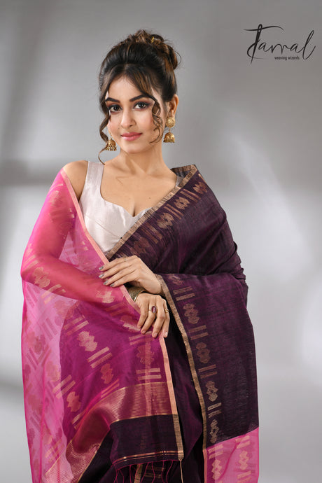 Dualtone black with hot pink pallu Matka silk handwoven jamdani saree