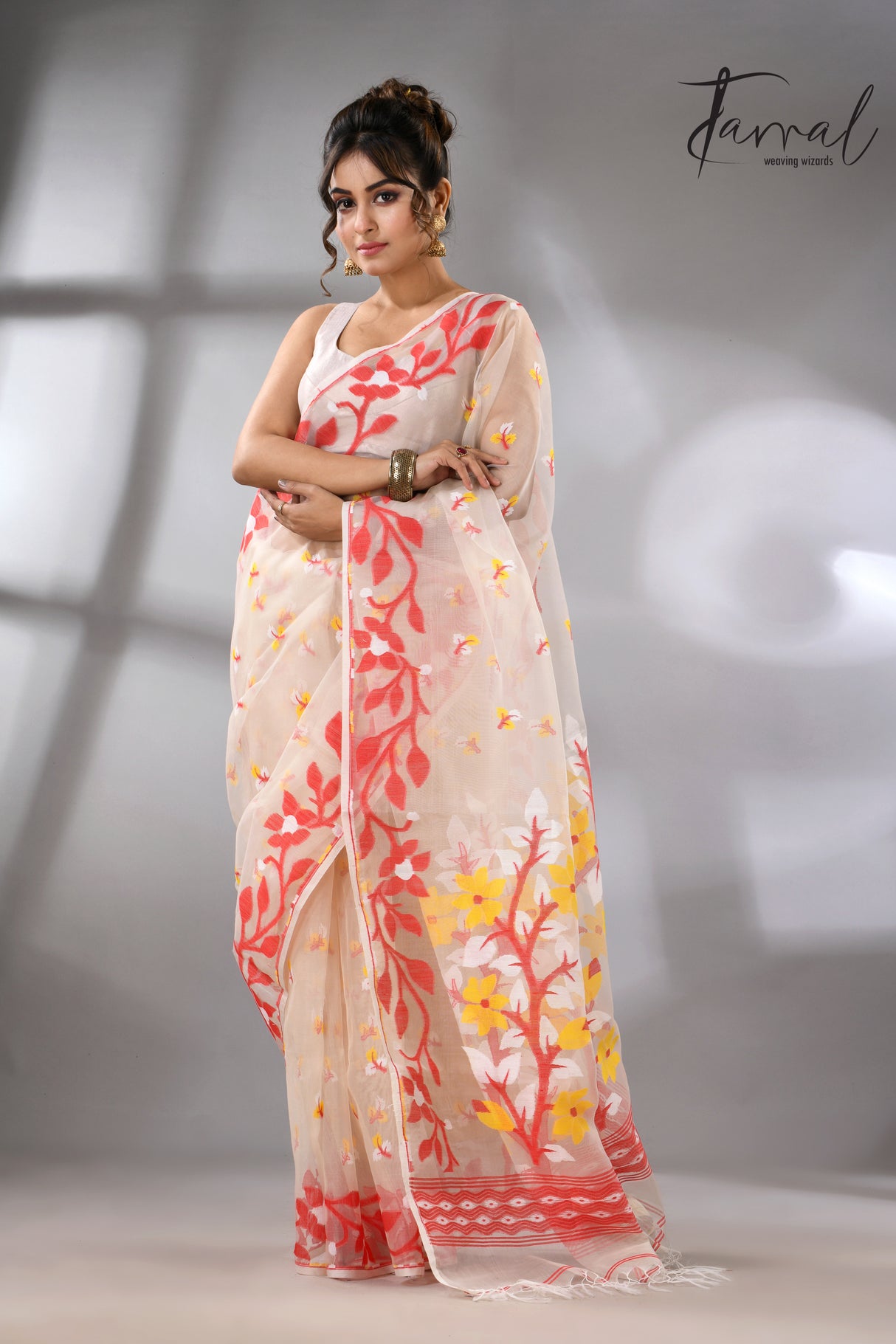 Offwhite with red lata soft muslin handloom dhakai jamdani saree - Tamal Boutique