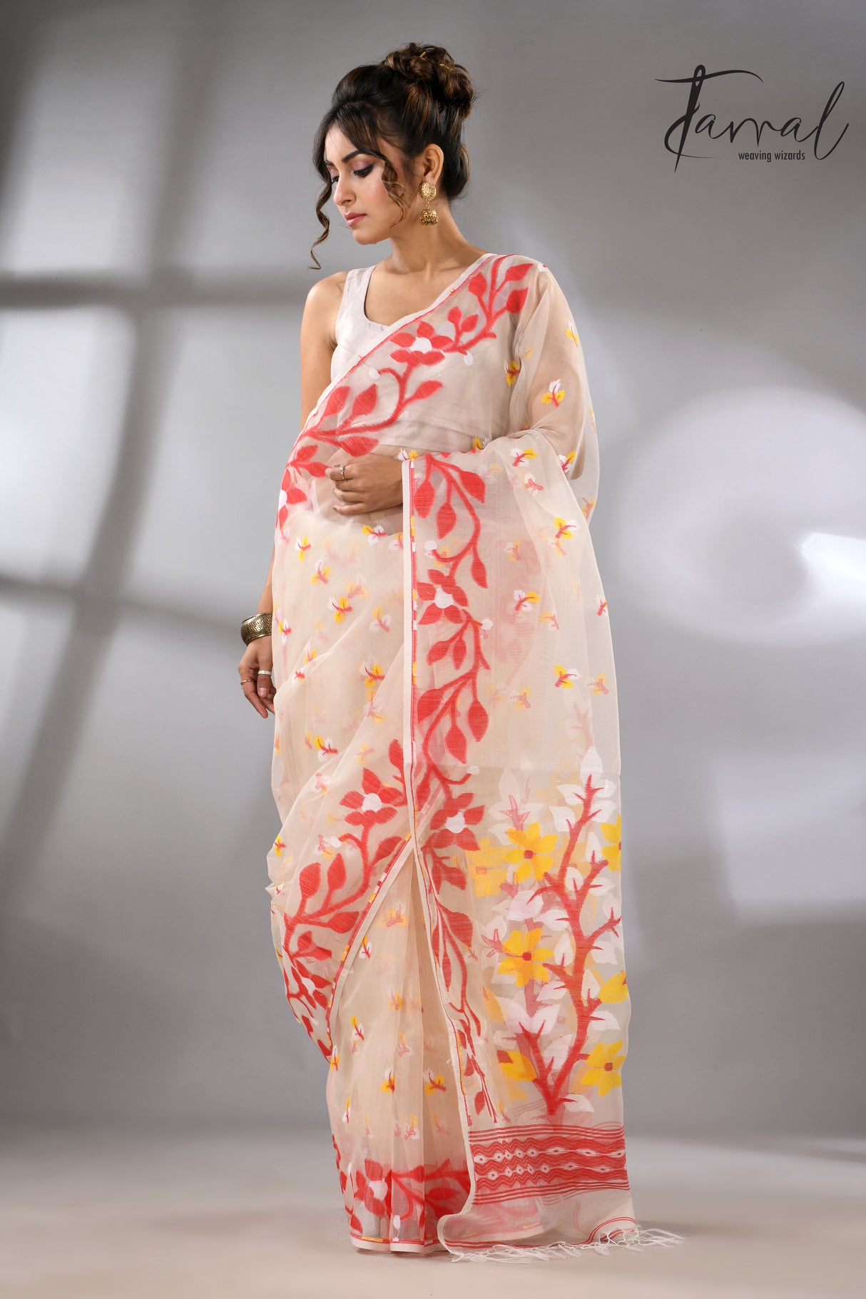 Offwhite with red lata soft muslin handloom dhakai jamdani saree