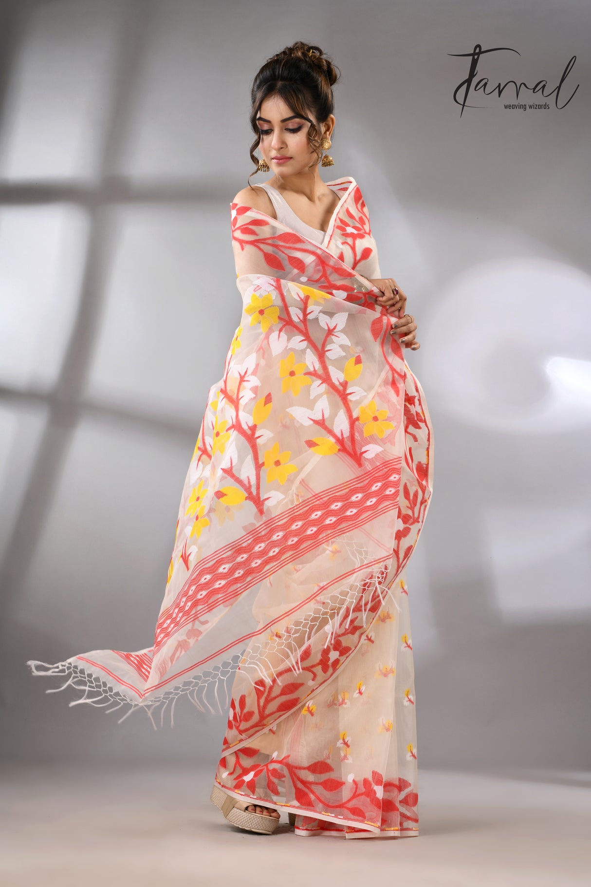 Offwhite with red lata soft muslin handloom dhakai jamdani saree