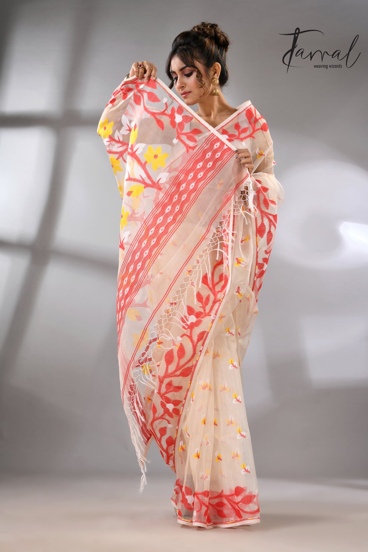 Offwhite with red lata soft muslin handloom dhakai jamdani saree - Tamal Boutique