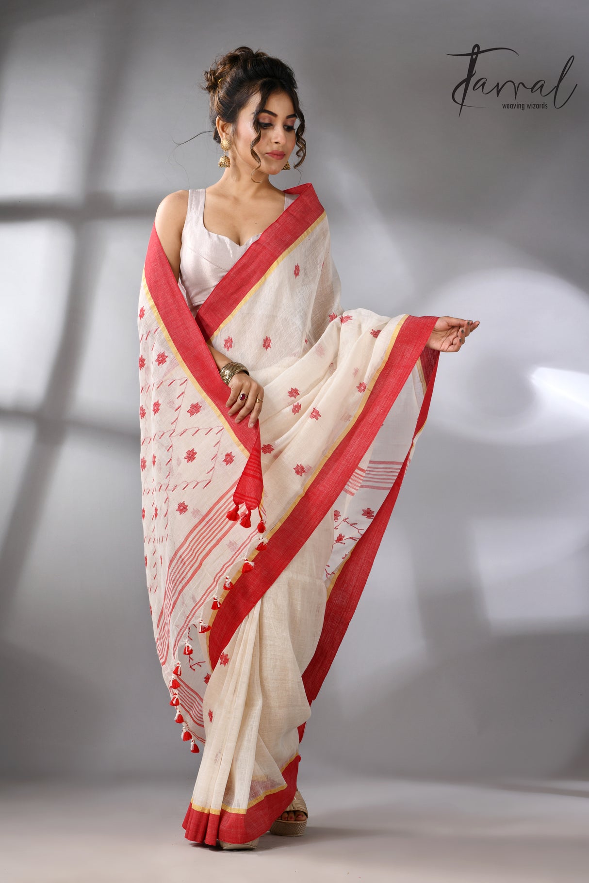 Offwhite with red border traditional handwoven pure linen jamdani saree - Tamal Boutique