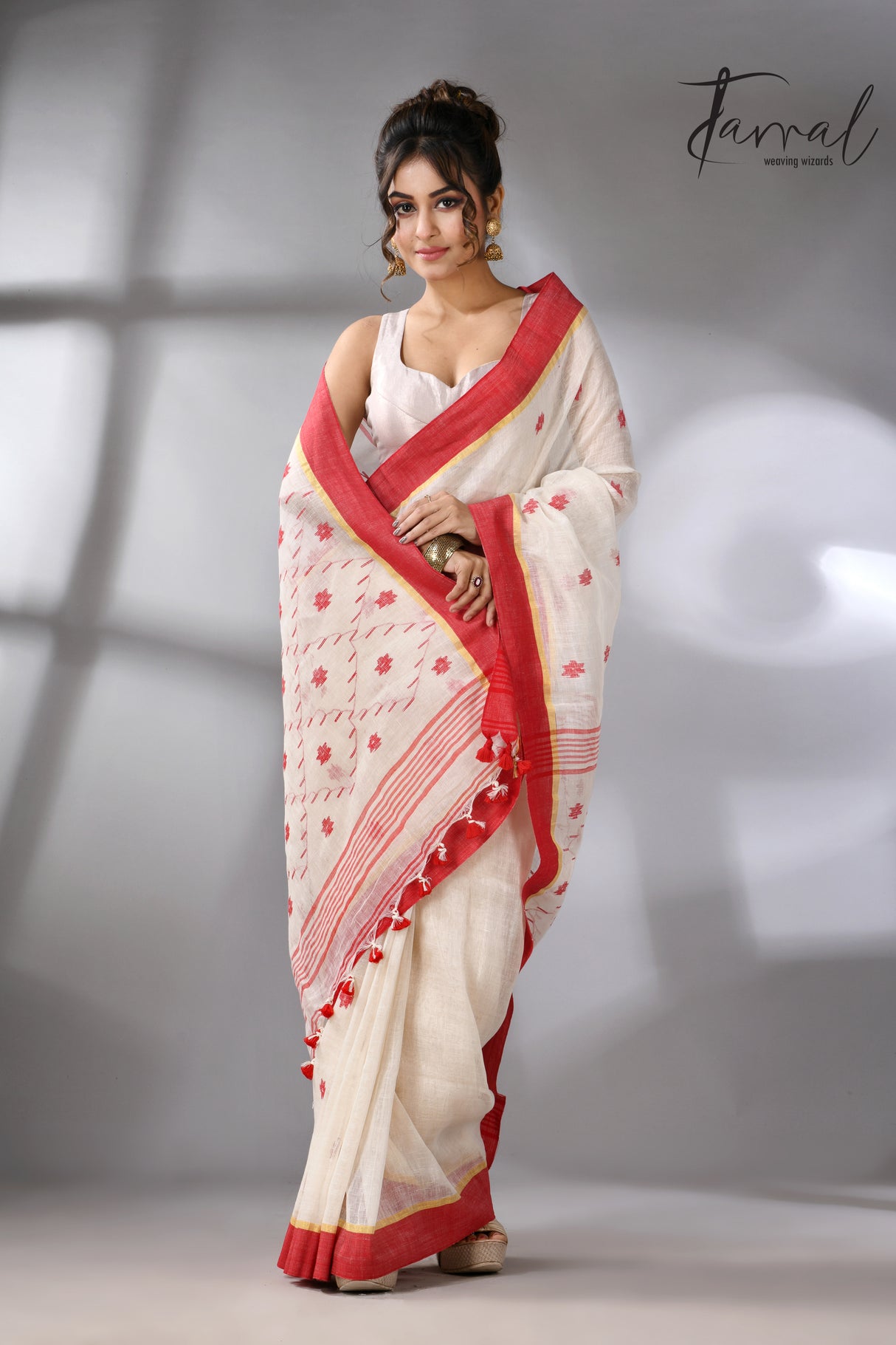 Offwhite with red border traditional handwoven pure linen jamdani saree - Tamal Boutique