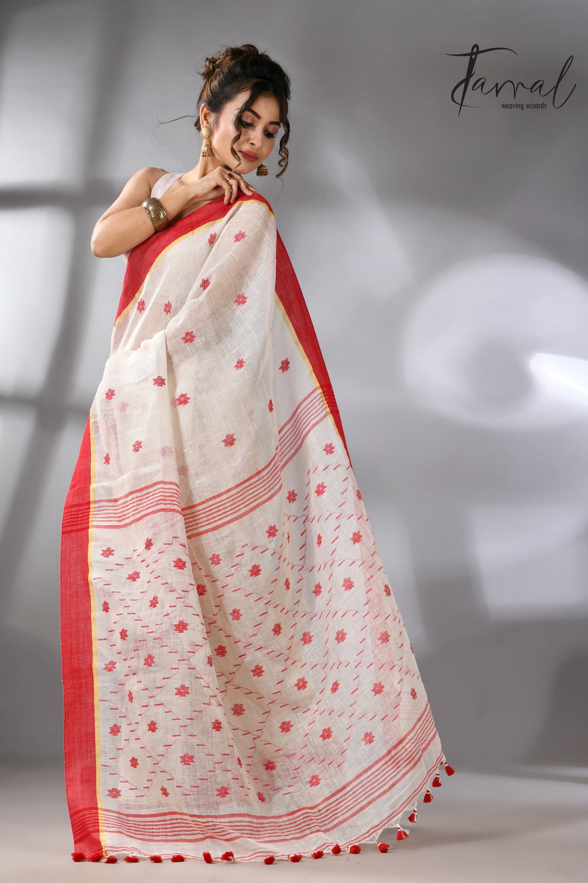 Offwhite with red border traditional handwoven pure linen jamdani saree - Tamal Boutique