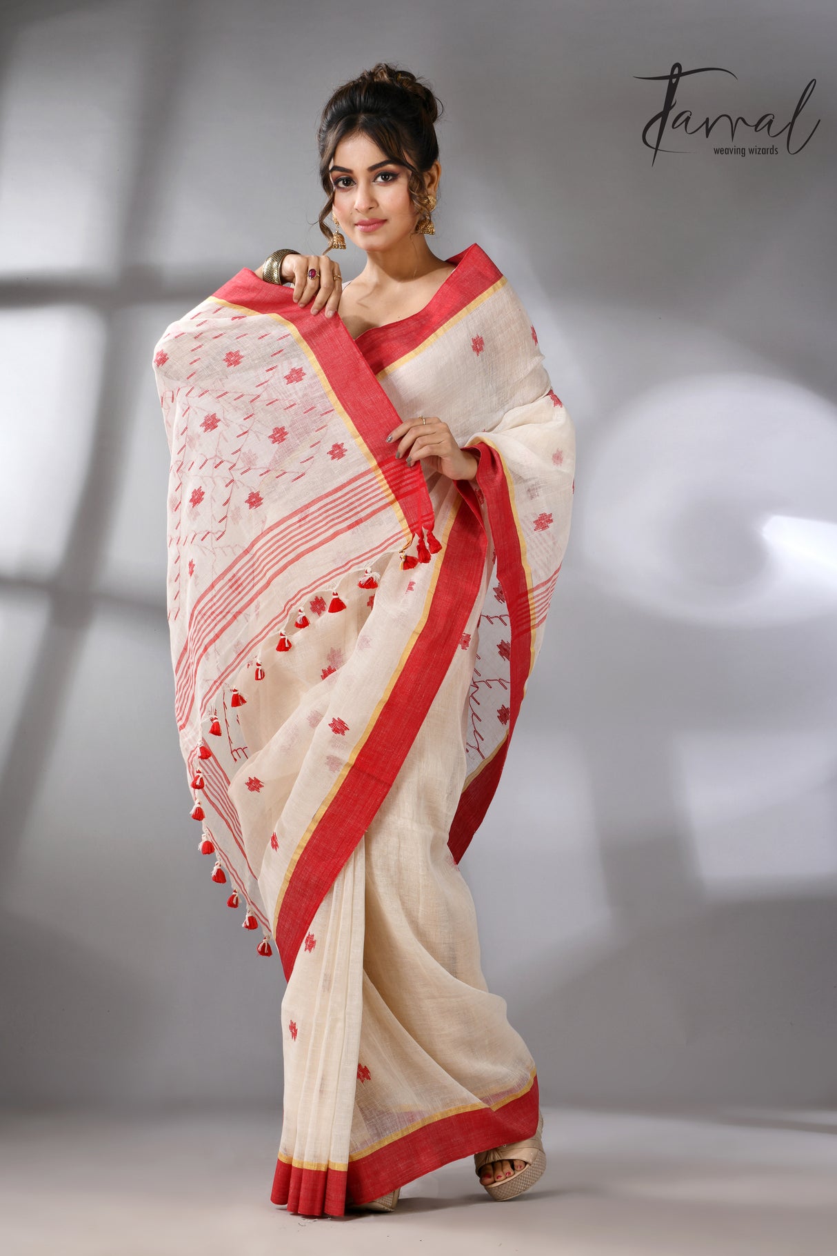 Offwhite with red border traditional handwoven pure linen jamdani saree - Tamal Boutique