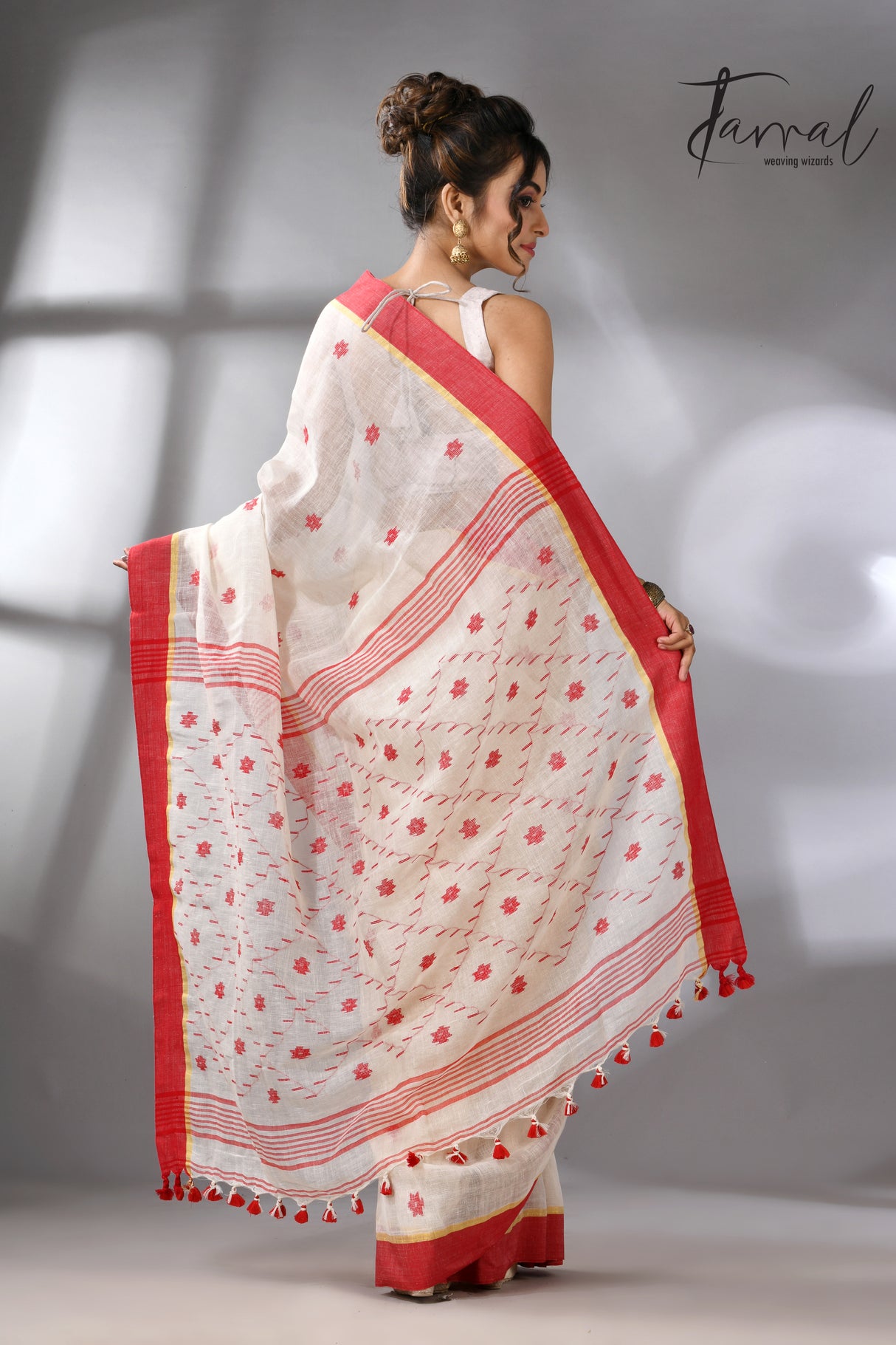 Offwhite with red border traditional handwoven pure linen jamdani saree - Tamal Boutique