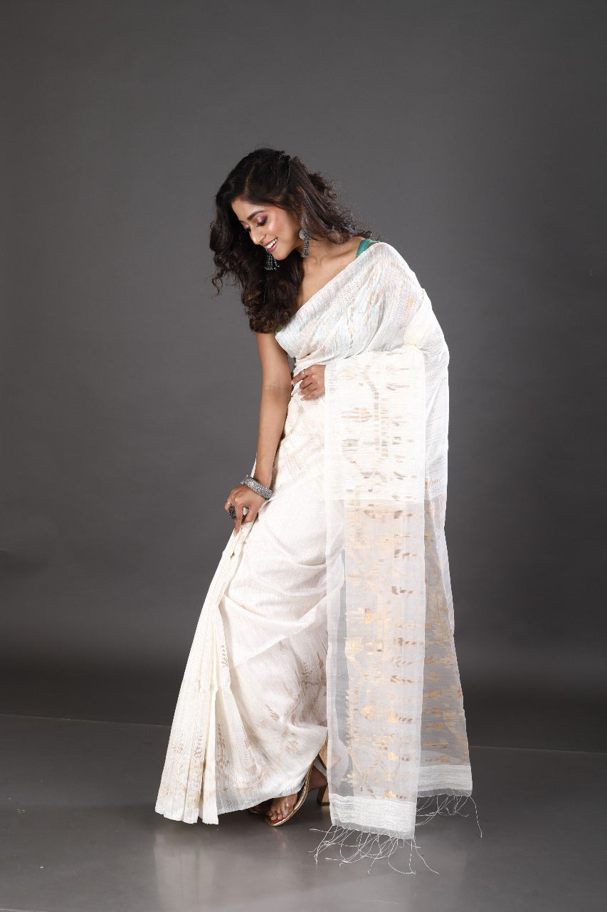 White with zari & ghicha work traditional handwoven matka silk jamdani saree