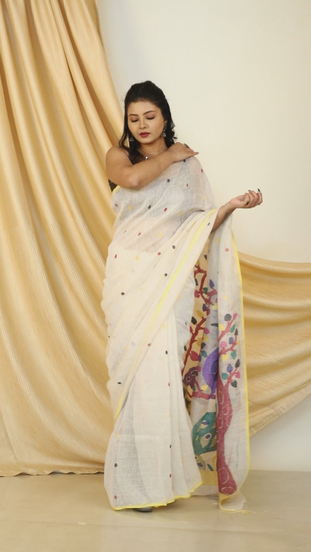 Offwhite with yellow border peacock zari linen handwoven jamdani saree